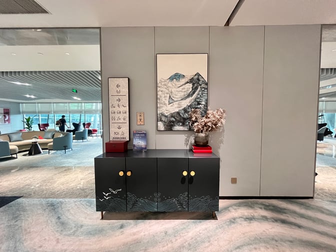 The Sichuan Airlines Lounge at Chengdu Tianfu International Airport features a seating area with comfortable chairs and informational signage.