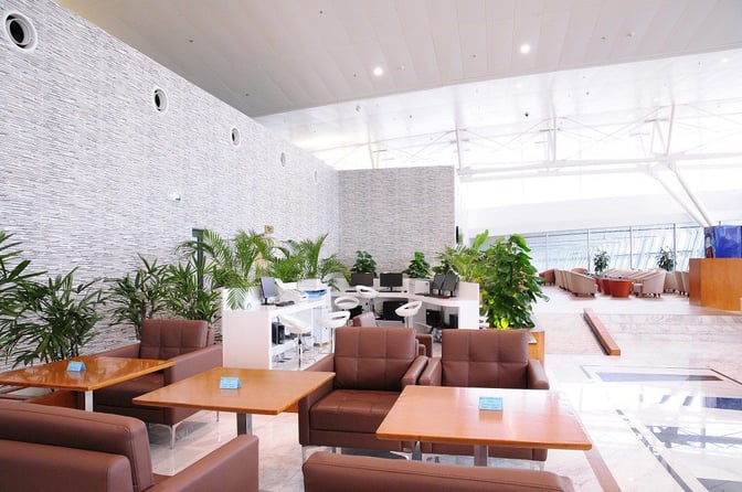 Seating area in the ACV Business Lounge at Noi Bai International Airport features comfortable chairs and tables with nearby workstations.