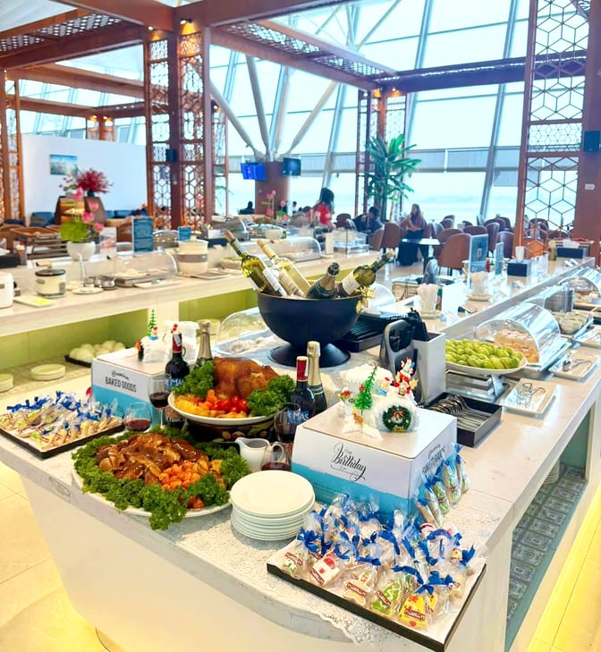 The Vietnam Airlines Lotus Lounge at Noi Bai International Airport features a self-serve buffet with a variety of food and beverage options.