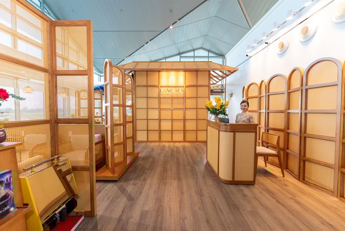 The entrance of SH Premium Lounge Vinh at Vinh Airport features a reception desk with a staff member ready to assist guests.