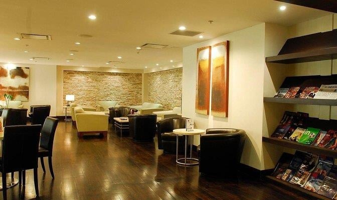 The Aeroportos VIP Club lounge at José Joaquín de Olmedo International Airport features comfortable seating and a magazine rack for travelers.