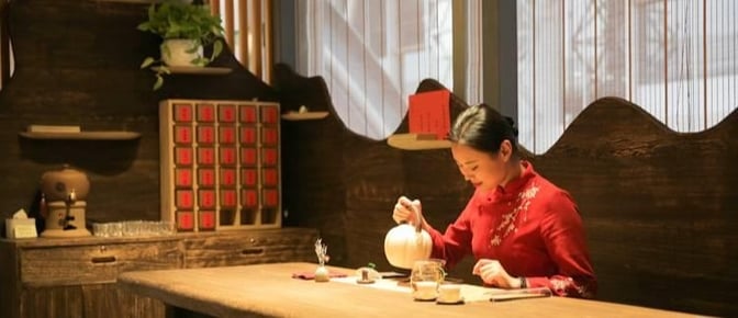 A staff member prepares tea at a dedicated tea station in the Airport Club Lounge at Beijing Capital International Airport.
