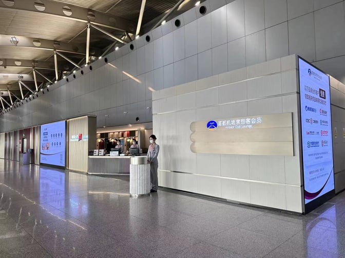 The entrance to the Beijing Capital V6 Lounge at Beijing Capital International Airport features a reception desk and prominent signage.