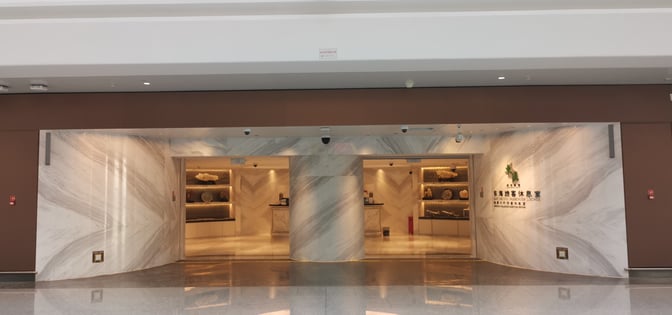 The entrance to the Dong Hai Passenger Lounge at Beijing Daxing International Airport features a marble facade and welcoming decor.