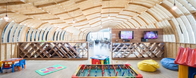 The VIP Express Club Pier Norte at Brasilia International Airport features a children's play area with toys, seating, and entertainment screens.
