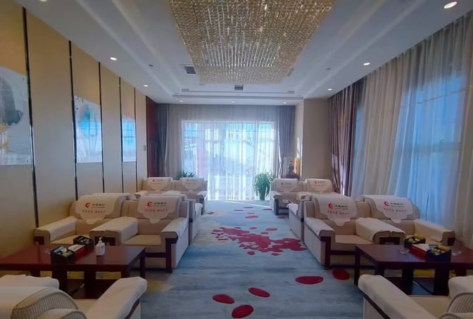 The VIP Lounge at Chengde Puning Airport features comfortable seating with individual tables, offering a relaxing space for travelers.