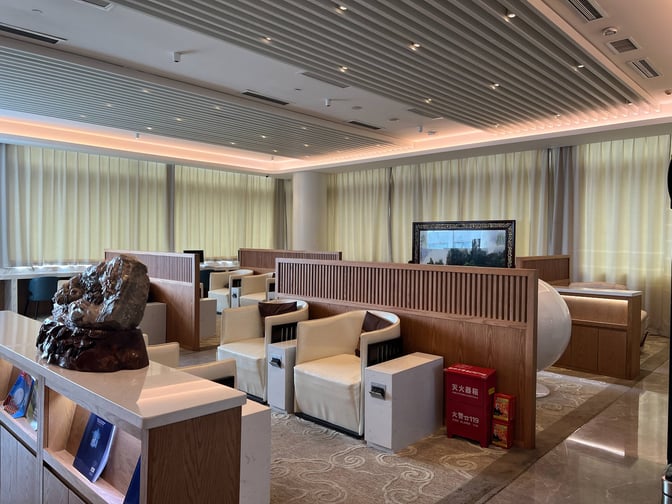 The First Class VIP Room No. 18 at Changsha Huanghua International Airport features semi-private seating with partitioned areas and lounge chairs.