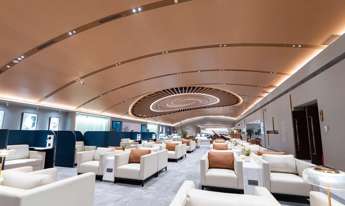 The First Class Lounge 2 at Chengdu Shuangliu International Airport features spacious seating areas with individual chairs and privacy partitions.