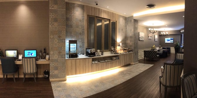 The Bangkok Airways Blue Ribbon Lounge at Chiang Mai International Airport features a self-serve beverage station and computer workstations for travelers.