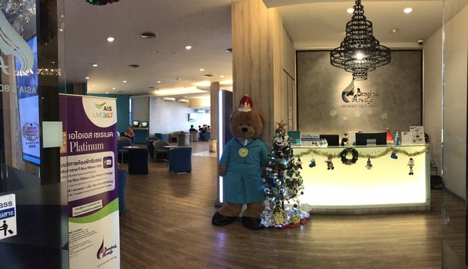 The entrance to Bangkok Airways Boutique Lounge at Chiang Mai International Airport features a reception desk and seating area.