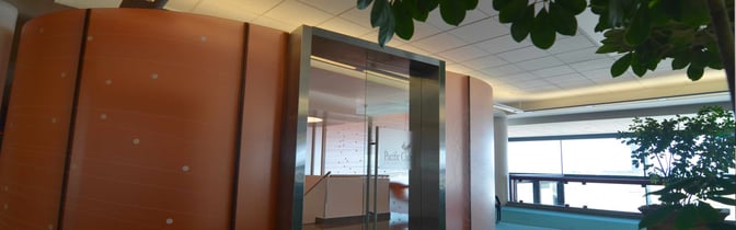 The entrance to the Salones VIP Pacific Club near Gate A08 features a glass door and signage, located at Comodoro Arturo Merino Benítez International Airport.