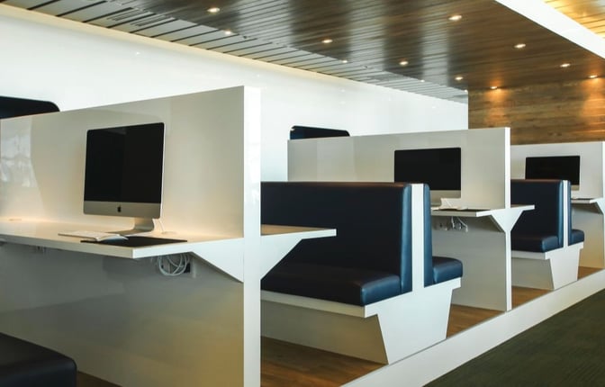 The CIP Orchid Lounge at Da Nang International Airport features computer workstations with booth seating for travelers.