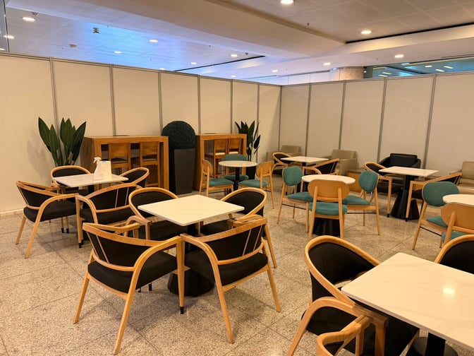 The Primeclass Pop-Up Lounge at Esenboğa International Airport features a seating area with tables and chairs for travelers.