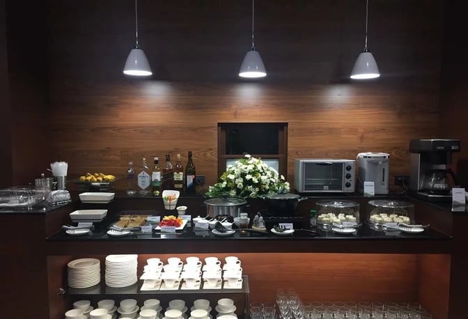 The PAGSS Premium Lounge at Francisco Bangoy International Airport features a self-serve food and beverage station with snacks and drinks.