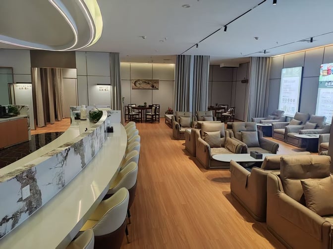 The German Business Club lounge at Fuzhou Changle International Airport features a curved bar and comfortable seating areas for travelers.