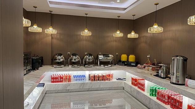 The food area in China Southern's lounge at Guiyang Airport features self-serve stations with beverages and hot food options.