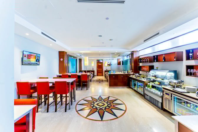 The Aspire Lounge at Jomo Kenyatta International Airport features a self-serve food area with hot and cold options and ample seating.