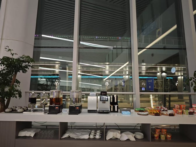 The T3 VIP Lounge at Lanzhou Zhongchuan Airport features a self-serve beverage and snack station with various drinks and packaged snacks.