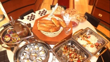 The Pearl Lounge at Marsa Alam International Airport features a self-serve buffet with a variety of hot and cold dishes.