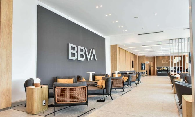 The BBVA Lounge at Ministro Pistarini International Airport features comfortable seating areas with tables and charging stations for travelers.
