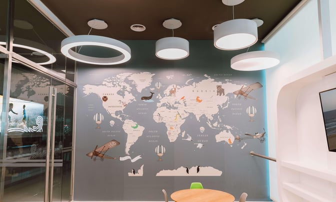 The Ezeiza Lounge features a world map wall with a small seating area, providing a space for relaxation and planning.