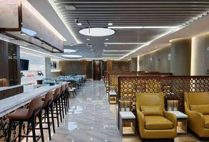 The China Southern Airlines lounge at Nanjing Lukou International Airport features a bar area with counter seating and a separate seating section.