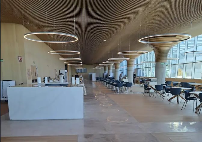 The Sala VIP Valldemossa at Palma de Mallorca Airport features a spacious seating area with tables and chairs for travelers.