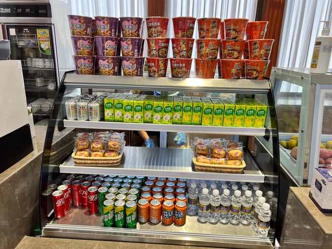 The snack station at V3 First Class Lounge in Sanya Phoenix International Airport offers instant noodles, beverages, and packaged snacks.