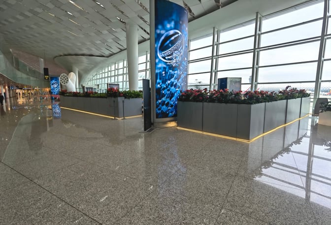The entrance to the International Business VIP Lounge at Shenzhen Bao'an International Airport features a prominent digital display and surrounding greenery.