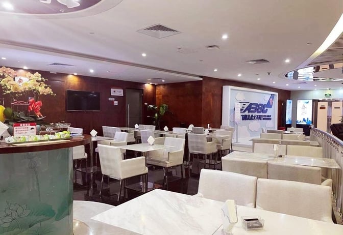 The China Southern No. 2 Lounge at Shenzhen Bao'an International Airport features a seating area with tables and chairs for dining and relaxation.