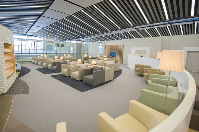 The Amedee Maingard Lounge at Sir Seewoosagur Ramgoolam International Airport features a spacious seating area with armchairs and individual lamps.
