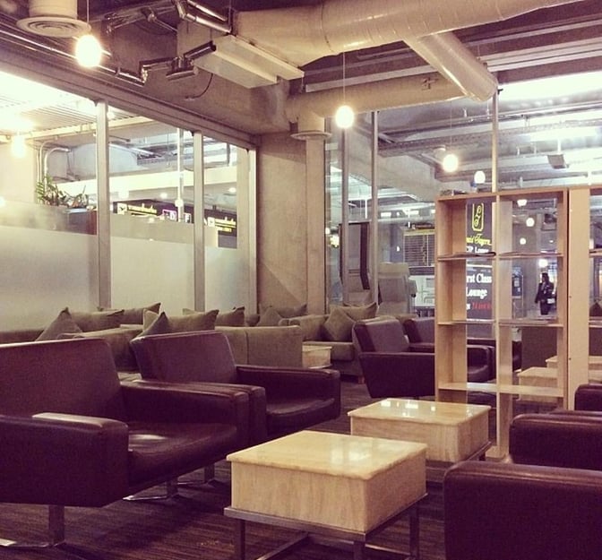 The Miracle Business Class Lounge at Suvarnabhumi Airport features comfortable seating with tables, providing a relaxing space for travelers.