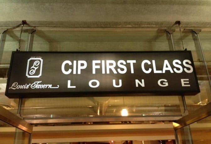 The entrance to Miracle First Class Lounge at Suvarnabhumi Airport features a prominent overhead sign.