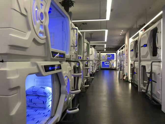 The nap area at Xi'an Xianyang International Airport features stacked sleeping pods with bedding, offering travelers a private resting space.