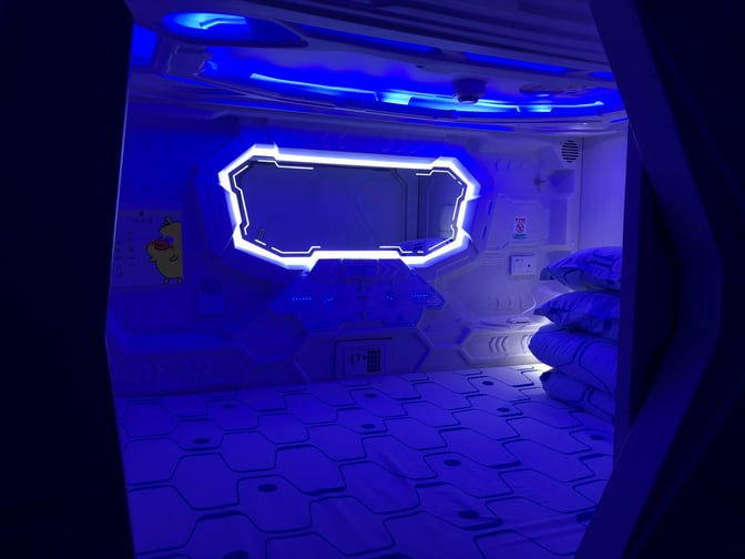 The nap pod at Xi'an Xianyang International Airport features a futuristic design with bedding and control panels for passenger comfort.