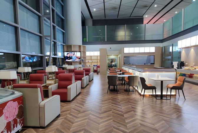 The China Southern Pearl Lounge at Xi'an Xianyang International Airport features a seating area with armchairs and a dining section with tables.