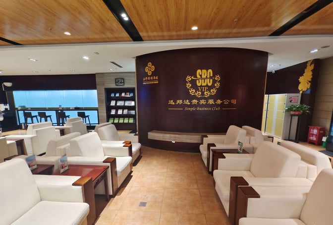 Seating in the First Class Lounge No. 3 at Xi'an Xianyang International Airport includes comfortable chairs and tables, with a reading area nearby.