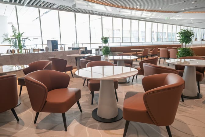 Seating area in No. 39 China Eastern Lounge at Xi'an Xianyang International Airport features round tables and cushioned chairs for travelers.