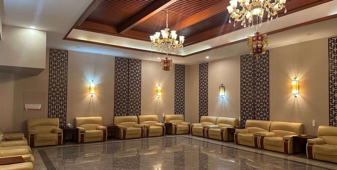 Seating area in Xishuangbanna Gasa Airport's business lounge features arranged armchairs and side tables, providing a comfortable waiting space for travelers.